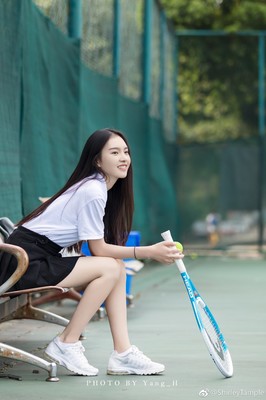 美女裸体㊙️无遮挡跳舞：用纯粹肢体语言诠释自由与生命之美_: 返璞归真的主张，背后的意图是什么？
