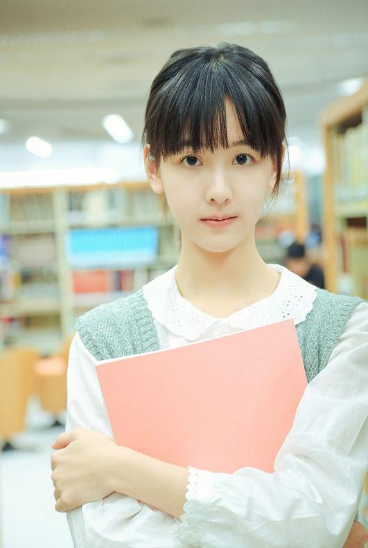 顶级国模李丽莎无码视频展现专业素养与优雅气质，揭秘台前幕后精彩瞬间_: 展现创造力的思维，是否能引导新的走向？
